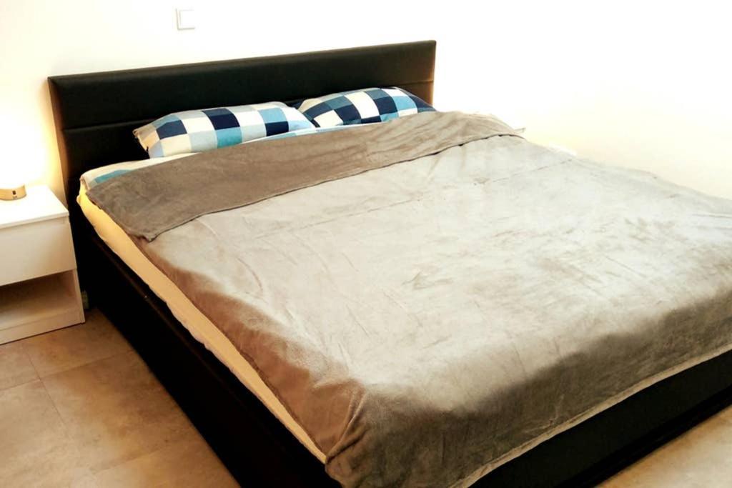 Pearl Studio Apart - King Bed - Netflix - Projector - Fast Wi-Fi Trier Kültér fotó